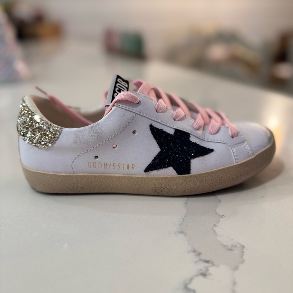 Faux Golden Goose practically brand new ￼